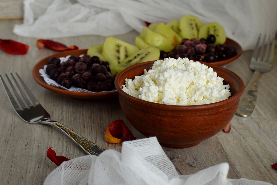 Cottage cheese with fruits