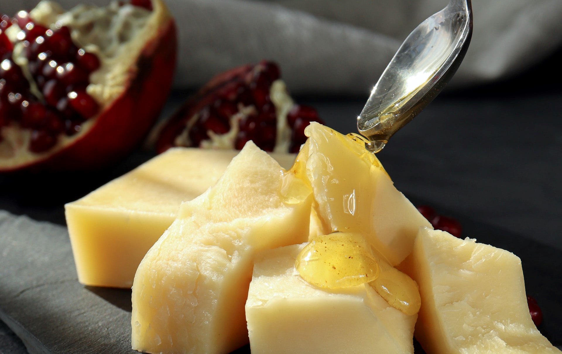 Gouda and fruits